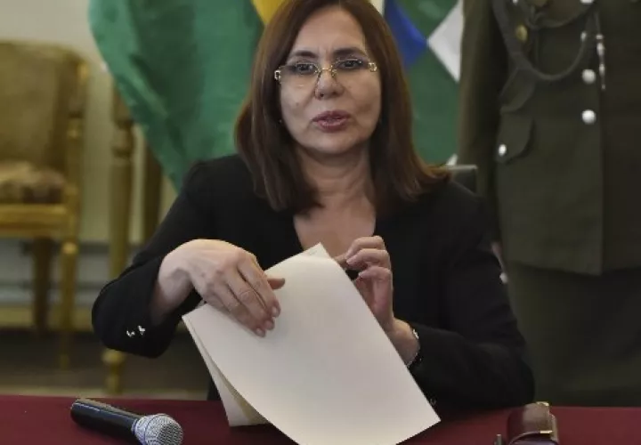 La canciller interina de Bolivia, Karen Longaric, se pronunció días atrás de situaciones irregulares. FOTO/EFE