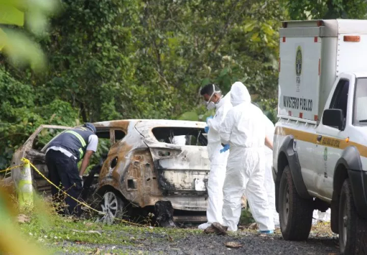 Dos personas fueron encontradas calcinadas en un auto en el área de Capira