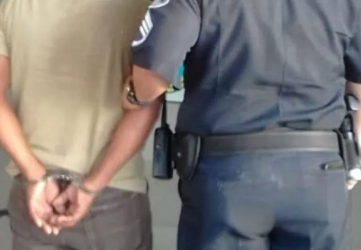 El sujeto fue arrestado durante un operativo policial. Foto: Melquíades Vásquez. 