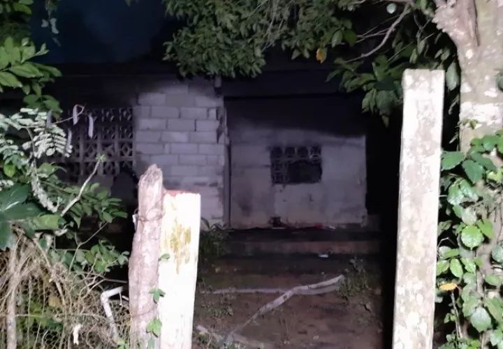 La oficina de Seguridad del Cuerpo de Bomberos de Panamá inicia las investigaciones para conocer la causa del incendio. Foto/Eric Montenegro
