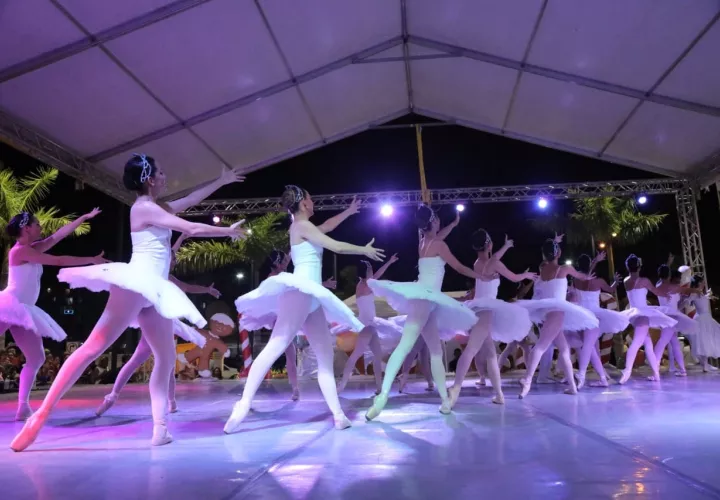 Las bailarinas hicieron gala de su talento artístico. Foto: Cortesía MiCultura