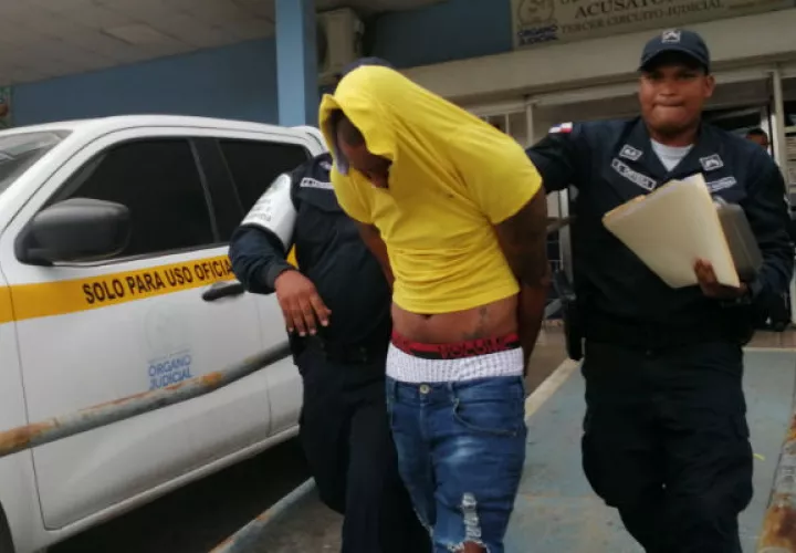 También deberá reportarse los días 15 y 30 de cada mes ante las autoridades. Foto: Eric A. Montenegro. 