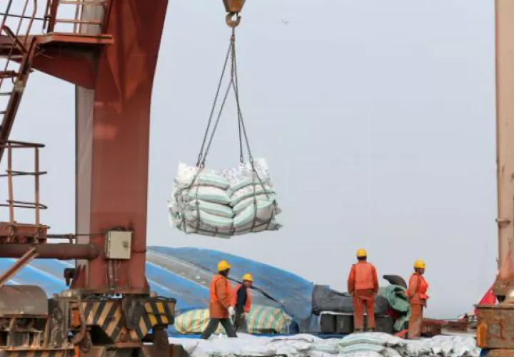La guerra comercial, que se ha traducido en sucesivas subidas arancelarias por ambos países durante casi dos años.