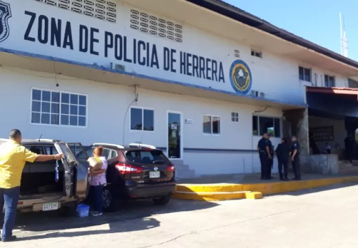 El comisionado Rolando Alonso, jefe de la zona policial de Herrera, indicó que con la acción se logró el decomiso del arma de fuego y las armas blancas con las cuales se intentaban agredir los internos.