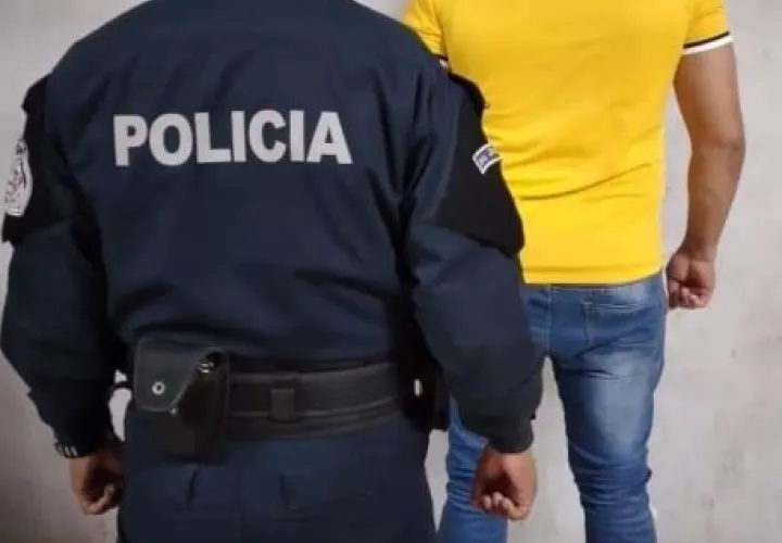 Al ciudadano se le leyó la orden de captura de la Fiscalía Superior de Asuntos Internacionales de la Procuraduría General de la Nación.