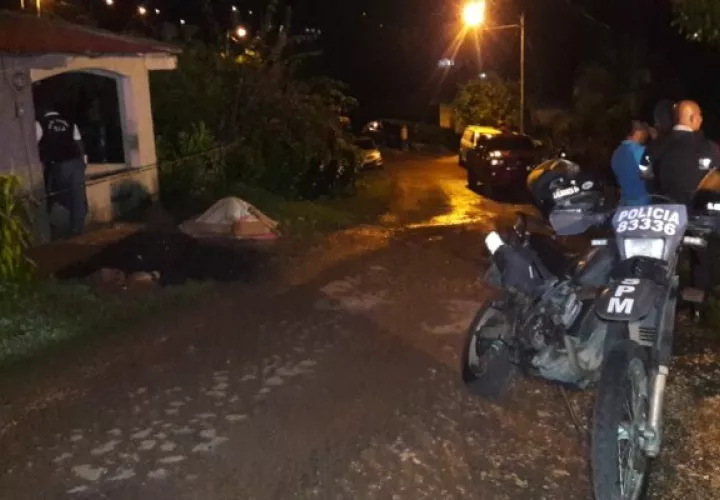 El fin de semana se llevó a cabo un allanamiento en la residencia de uno de los presuntos implicados en este caso donde una mujer de 33 años perdió la vida.
