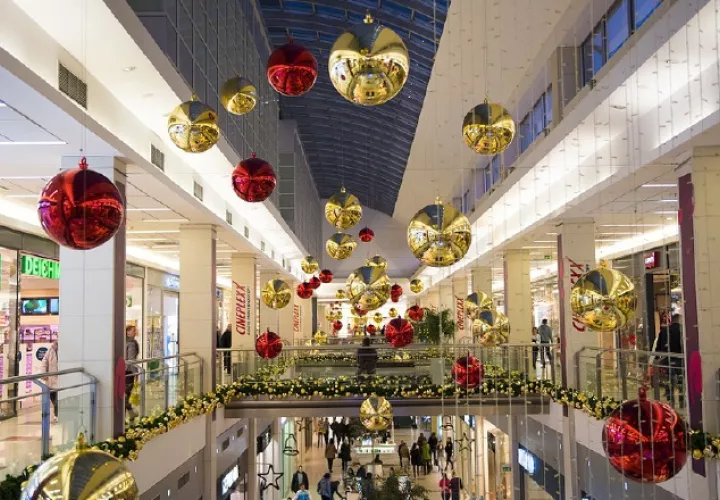 Evite ir al centro comercial en compañía de niños.  Pixabay 