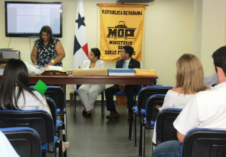 El acto se realizó en las instalaciones del Ministerio de Obras Públicas. Foto: MOP.