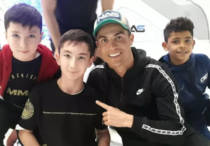 Cristiano Ronaldo comparte con Ali un rato de diversión. Foto Instagram