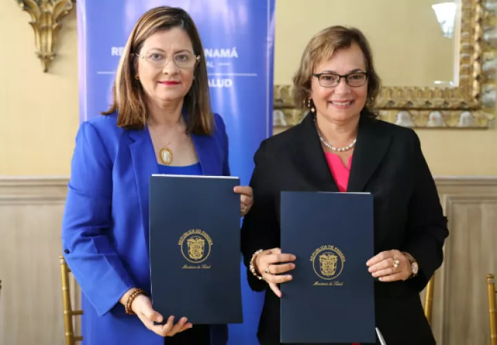 Rosario Turner, ministra de Salud y Diana Carraza directora del Cuerpo de Paz en Panamá. Archivo. 