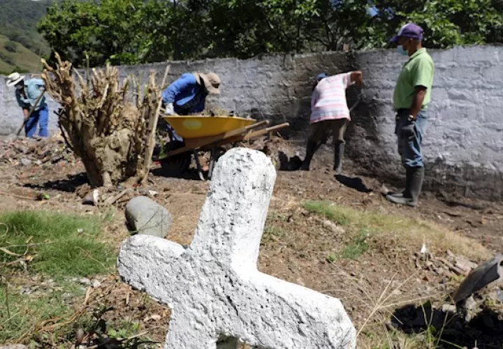 Según este tribunal, creado a instancias del acuerdo de paz firmado en noviembre de 2016 entre el Gobierno y la guerrilla FARC, los trabajos en el cementerio de Dabeiba dejan hasta el momento "la exhumación de siete cadáveres completos de presuntas víctimas de estos hechos".