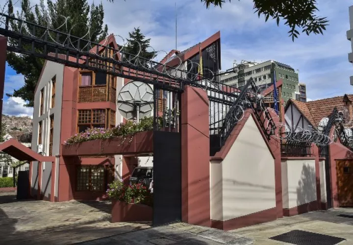 El Gobierno interino de Bolivia declaró este lunes personas no gratas a la embajadora de México en Bolivia, María Teresa Mercado, y a los diplomáticos españoles Cristina Borreguero y Álvaro Fernández, junto a un grupo de funcionarios, a los que se dio 72 horas para dejar el país tras un reciente incidente. FOTO/EFE