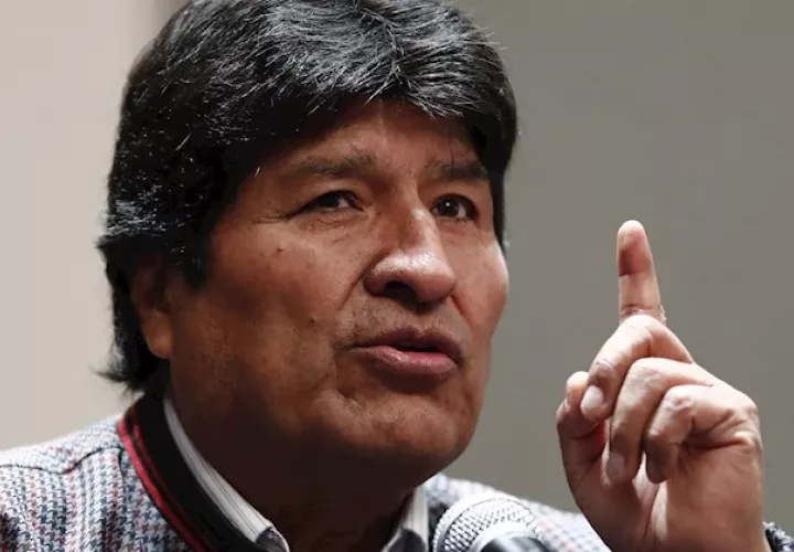 Consultada por Efe, Gabriela Montaño, exministra boliviana de Salud, confirmó que "el Presidente Evo Morales está en Cuba para una consulta médica con el equipo médico cubano que antes en Bolivia lo atendió".