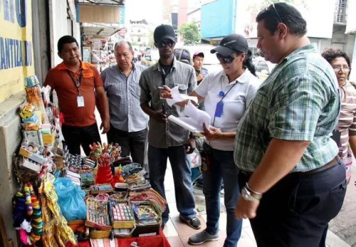 La ley panameña no permite la práctica de la buhonería a los ciudadanos panameños. Foto: Panamá América.