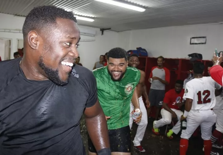 Jugadores de Federales festejan. Foto:@Probeis