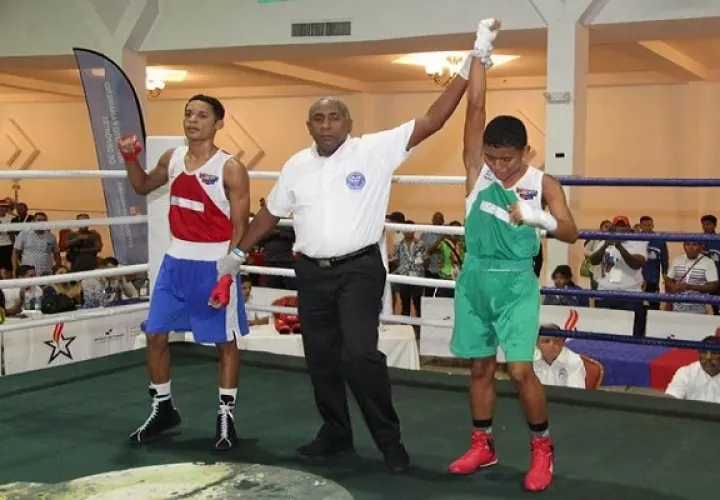 Miguel Bernal de Darién se adjudica el título de campeón en la categoría de los 49 kilogramos.