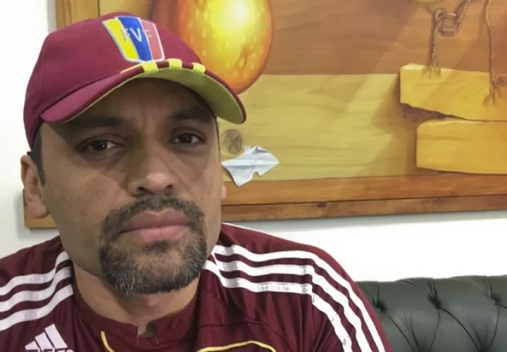 Illich Sánchez fue uno de los "huéspedes" de la embajada panameña. AP