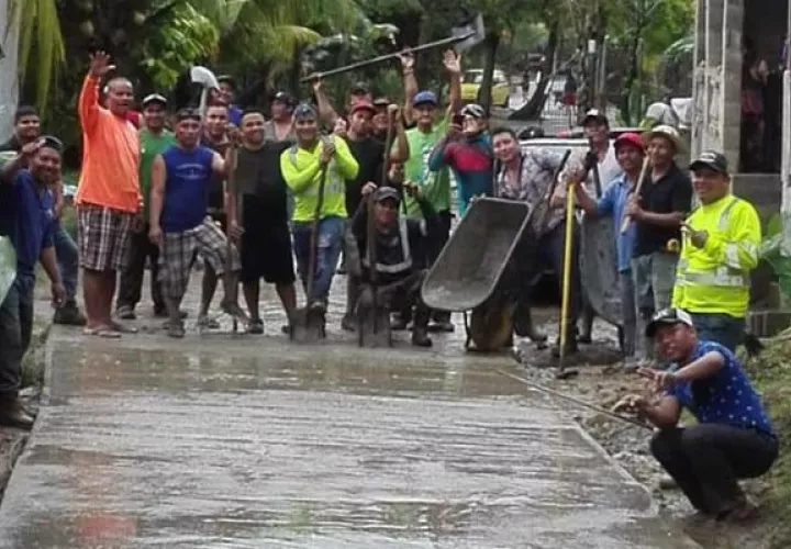  Inauguraron esta vía interna, sin ninguna ayuda gubernamental. Foto: Diómedes Sánchez S.