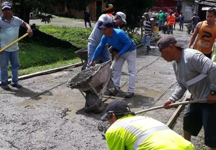  Inauguraron esta vía interna, sin ninguna ayuda gubernamental. Foto: Diómedes Sánchez S.