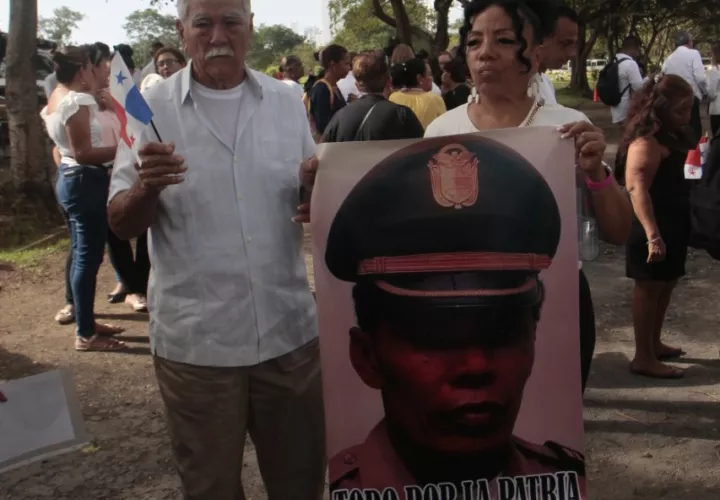 Brenda  y Alejandro Bethancourt, hija y hermano de Braulio Bethancourt.