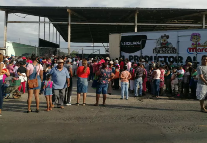 Venta de jamones en Capira. Foto: Eric A. Montenegro.