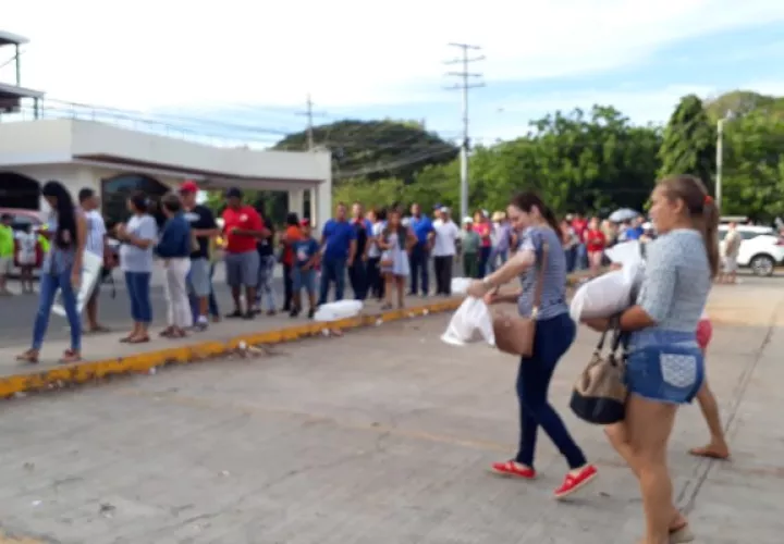 Fueron en total dos mil jamones los que se dispusieron para la venta. Foto/Thays Domínguez