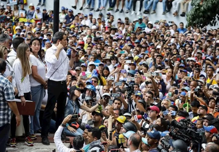 En la presunta carta también aparece la firma del presidente de la Comisión de Contraloría, Freddy Superlano, quien se encuentra exiliado desde hace varios meses.