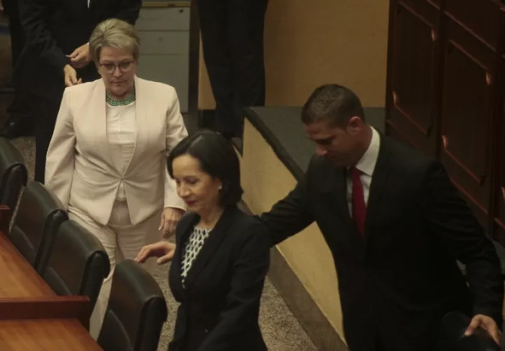 Los tres magistrados recibieron el apoyo del pleno de la Asamblea Nacional. Foto de Víctor Arosemena