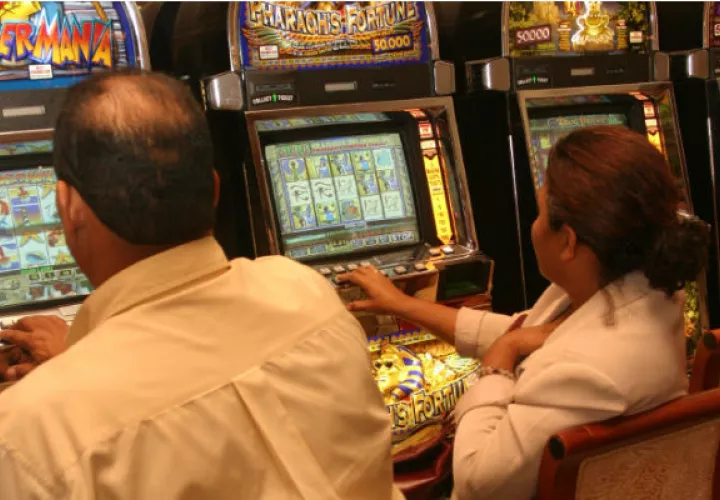 Se colocará un chip en las máquinas tragamonedas Tipo C. Foto/Archivo