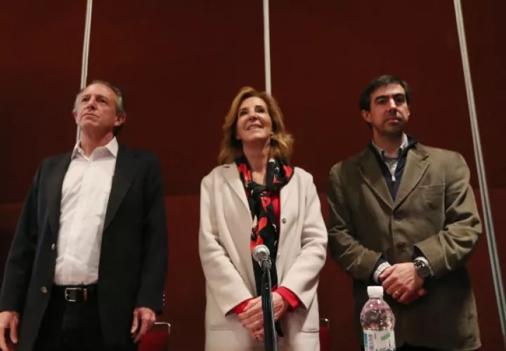 La presidenta de la organización Causa en Común, Maria Elena Morera (c), el director de este organismo, José Antonio Polo (i) y el director de la división de estudios políticos del CIDE, Julio Rios (d), presentan el documento "¿Cómo vamos en Seguridad Pública? Informe 2019". FOTO/EFE