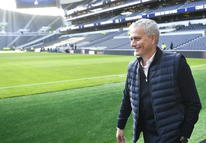 Mourinho ganó  tres títulos en su etapa con los 'Diablos Rojos'.