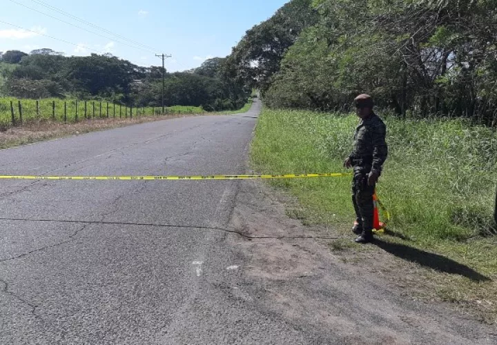 El Ministerio Público a través de la Personería de Montijo, ordenó el levantamiento del cadáver y el traslado hacia la morgue judicial en el distrito de Aguadulce.Foto/ Melquiades Vásquez