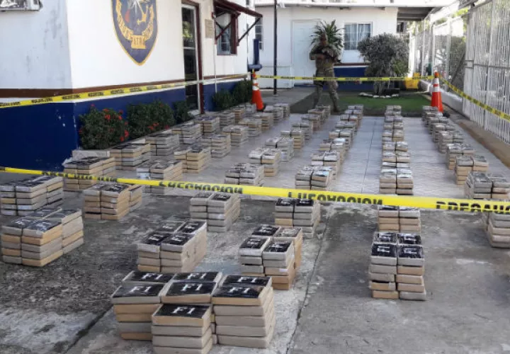 El semi sumergible estaba cargado con 1,234 paquetes de cocaína. Foto: Mayra Madrid.  