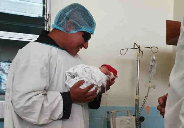 Camila tendrá un hogar y estudios seguros. Foto/PNC El Salvador