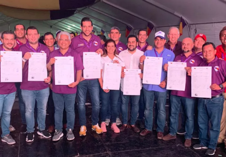 Miembros electos para la junta directiva.