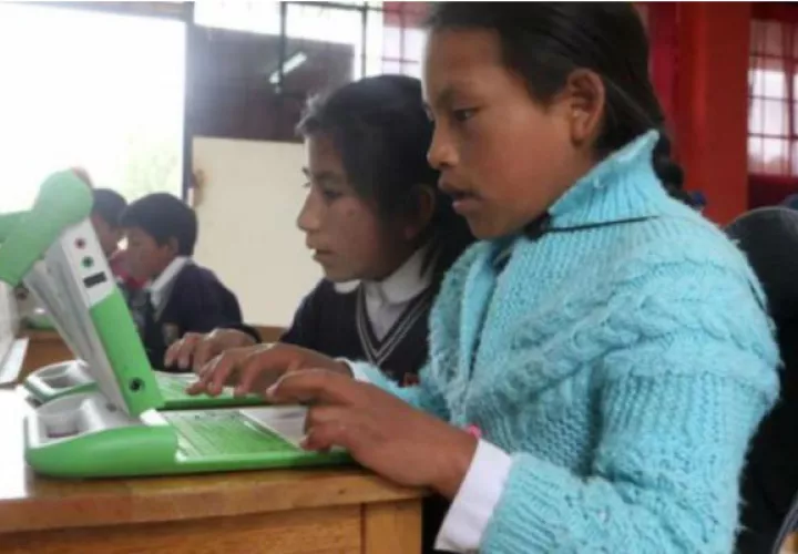 La tecnología va de la mano con la educación. Archivo