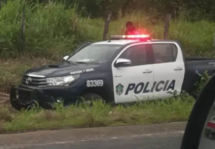 Durante la persecución un vehículo policial  se volcó. Foto: Mayra Madrid. 