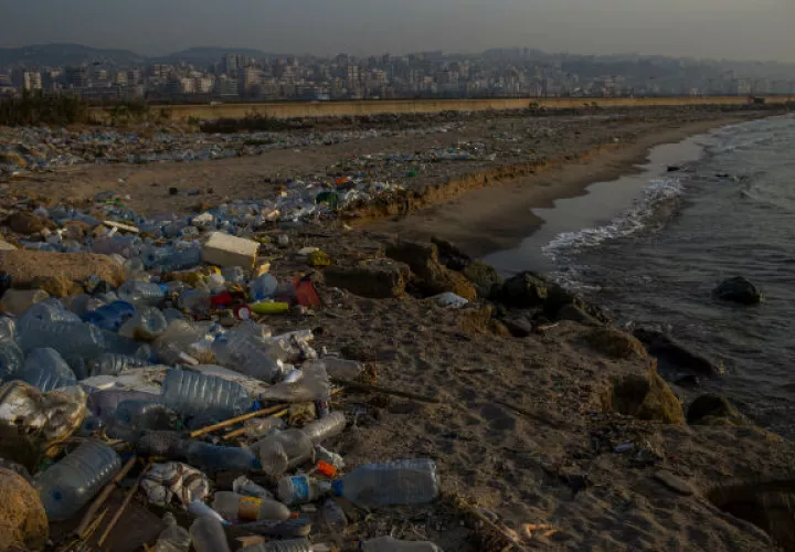 Crisis de basura es sólo un ejemplo de mala administración en Líbano, donde las playas están llenas de basura. (Diego Ibarra Sanchez para The New York Times)