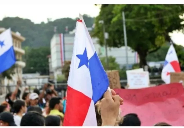 Cientos de panameños salieron a protestar en rechazo a las reformas constitucionales.