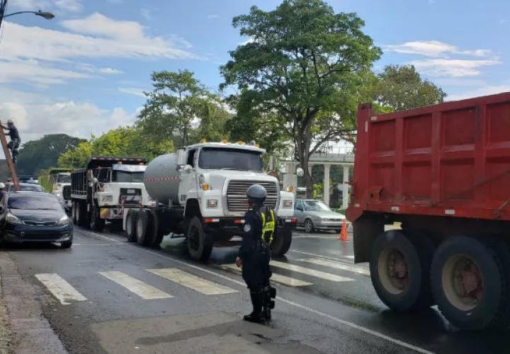 Camioneros aseguran que cada vez son menos las oportunidades de trabajo.Foto. Eric A. Montenegro.