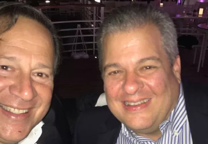 Desde Francia, el expresidente Varela le envió una foto junto a un amigo a Humbert, y le preguntó que a "dónde le depositaban su  parte".