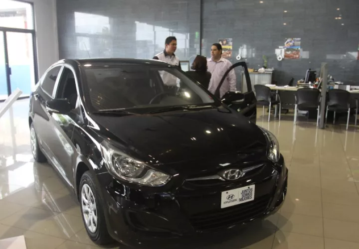 La venta de autos regulares que incluye tipo sedán, coupé y camionetas muestra una mejoría al pasar de -24.6 en octubre de 2018 a -0.1% en octubre pasado.