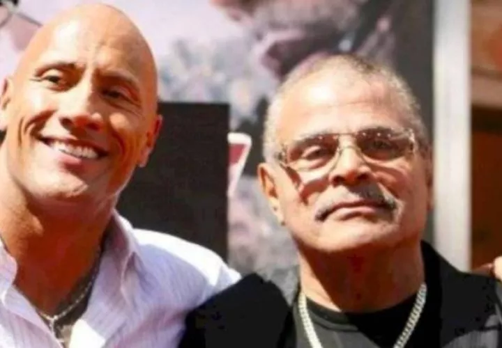 Dwayne "La Roca" Johnson y su padre, Rocky Johnson.