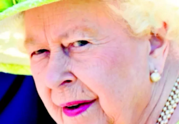 Reina Isabel II come sin preocuparse por las calorías que ingiere.