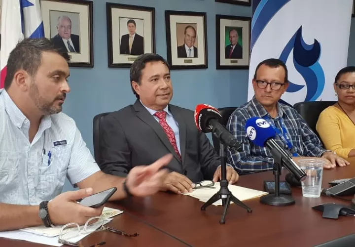El olor irá desapareciendo paulatinamente y conforme se aumente la dosificación química. Foto: Víctor Arosemena.