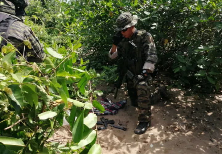 Estaban enterradas en la arena y envueltas en una prenda de vestir. Foto: Eric A. Montenegro.