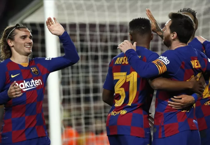  Antoine Griezmann festeja con Messi. Foto:AP
