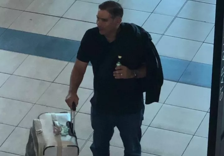 Foto de Beby Valderrama en el aeropuerto de Tocumen.