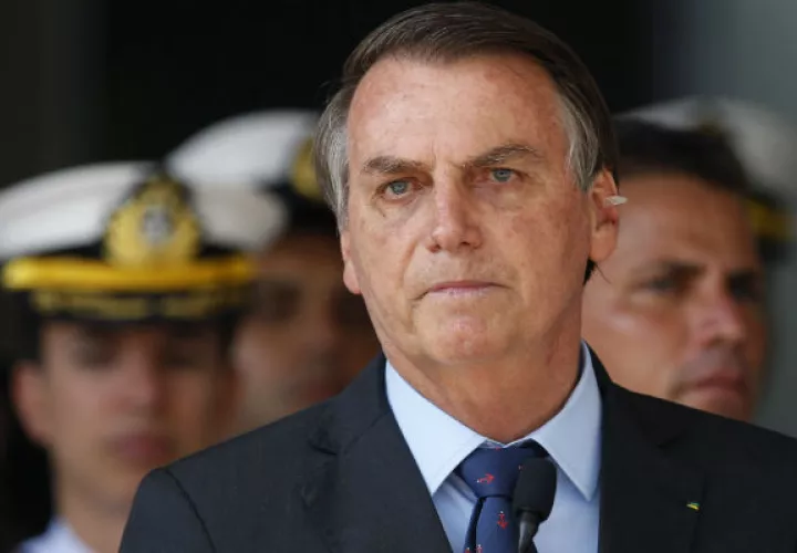 Pese a estar rodeado de escándalos, el presidente de Brasil, Jair Bolsonaro, ha logrado suprimir la disensión. Foto / Eraldo Peres/Associated Press.
