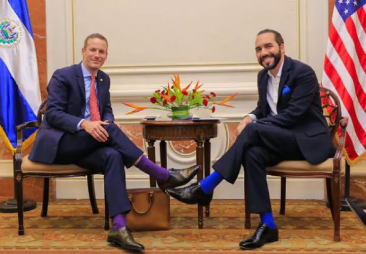 Laurentino Cortizo debe regresar esta misma noche según la Secretaría de Comunicación del Estado. Foto: Laurentino Cortizo y Nayib Bukele.